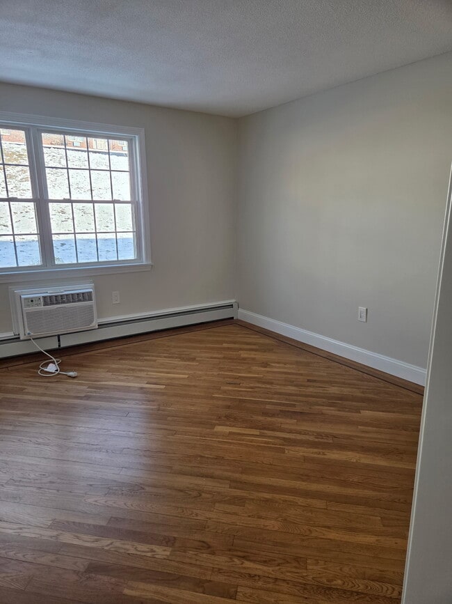 Photo - 201 Regan Rd