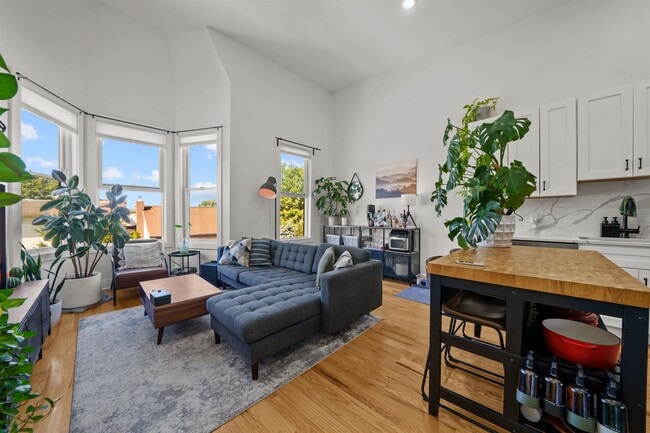 Photo - 34 Van Reypen St