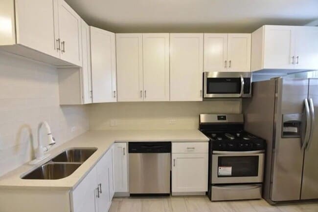 Building Photo - 5318 W Monroe St Unit 2