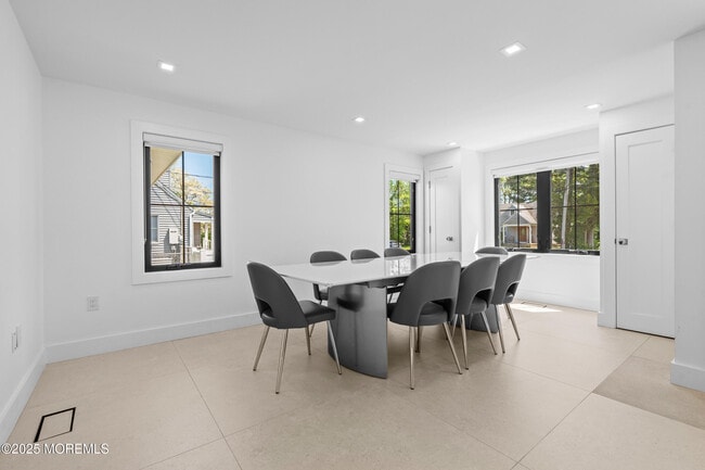 Photo - 325 Oakley Ave