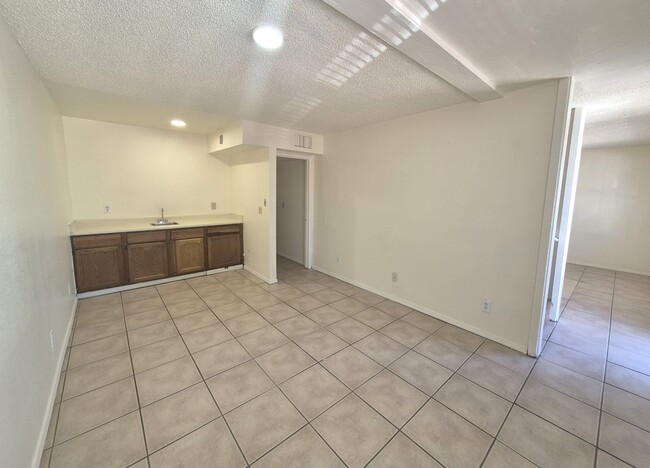 Photo - 1017 N 6th Ave