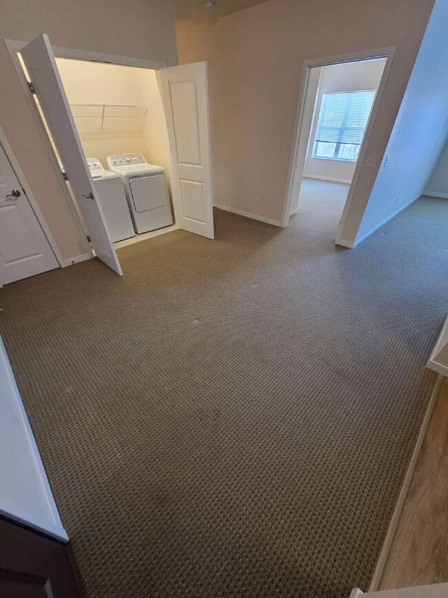 Building Photo - 2 Bedroom | 1 Bathroom 2nd Floor Apartment Available RIGHT NOW! Unit 203