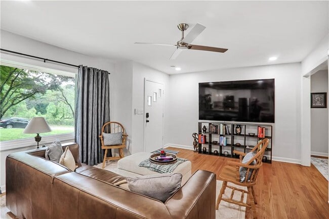 Photo - 1397 Skyhaven Rd SE