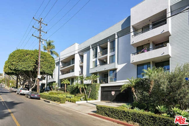 Photo - 906 N Doheny Dr Unidad 404 Rental