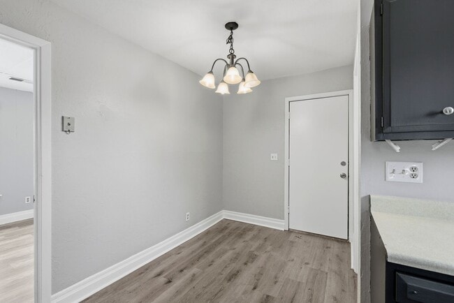 Photo - 645 W 10th Ave Unit Upper