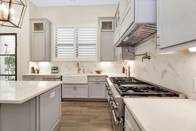 Photo - 540 W 26th St