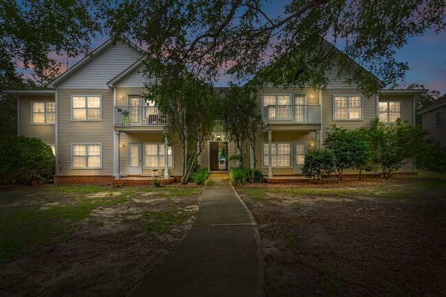 Building Photo - Charming & Convenient 2-Bedroom Condo in t...