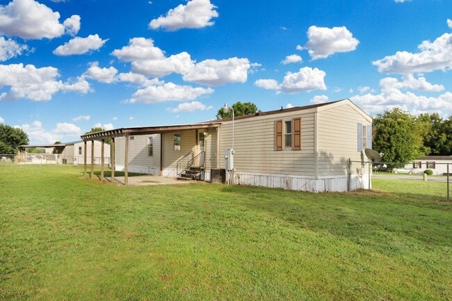 Photo - 2 BR, 2 BA Mobile Home w/ 2-Car Detached G...