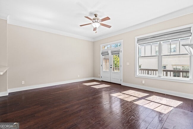 Photo - 659 E Ave NE