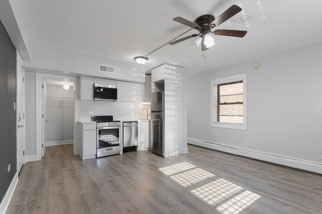 Building Photo - 6023 N Kenmore Ave Unit 1