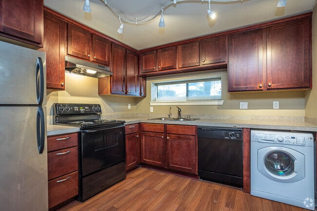 2BR, 1BA - 696SF - Whispering Brook