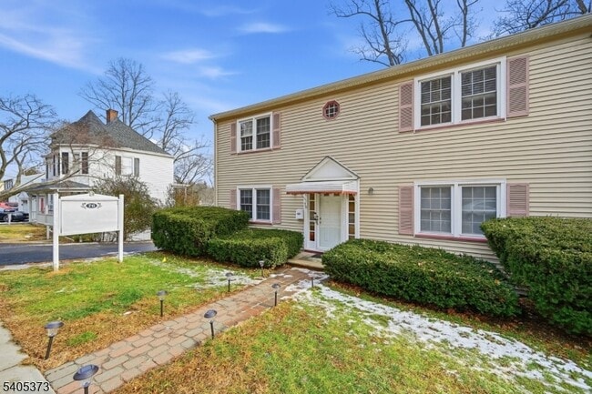 Photo - 76 Mt Kemble Ave