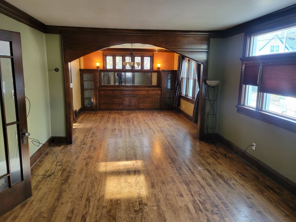 Photo - 921 Bell St