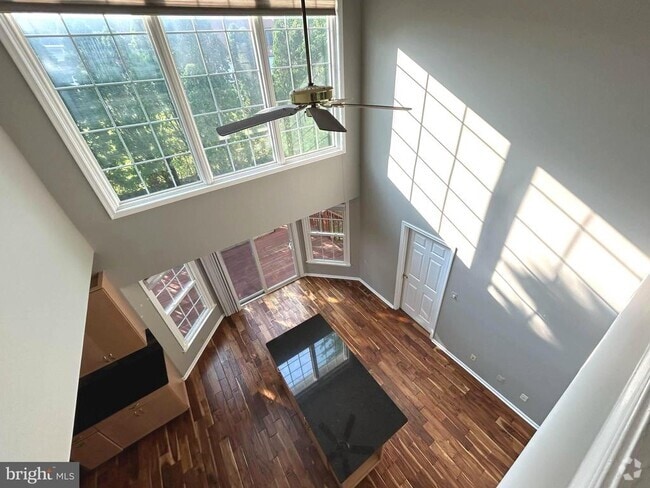 Building Photo - 5556 Village Center Dr Rental