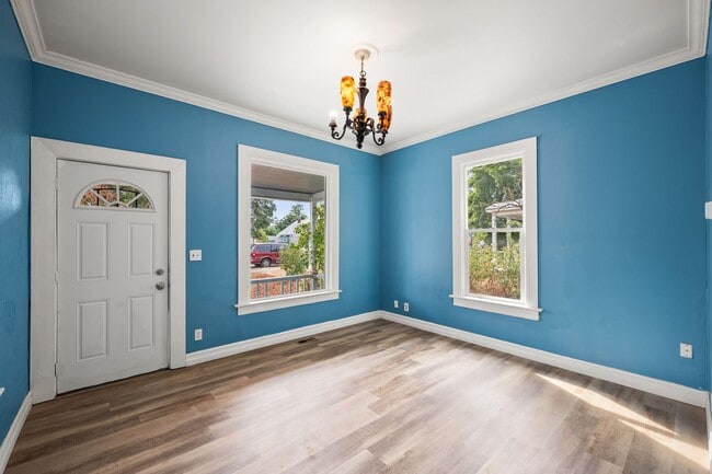 Photo - Centrally Located Home With Unbelievable C...
