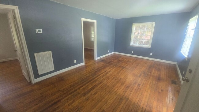 Photo - 2838 Ashton St