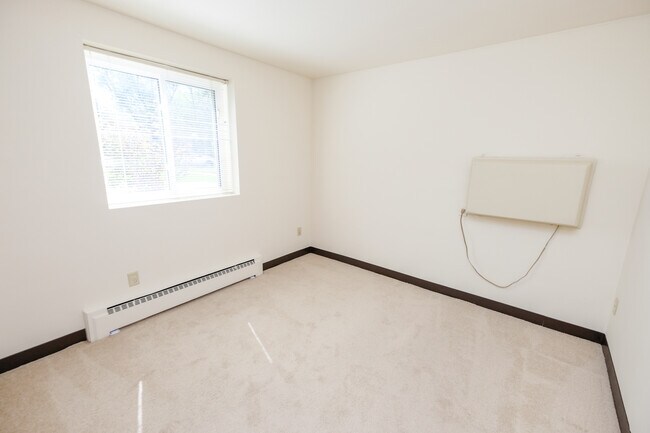 Photo - Colonial Court Apartments