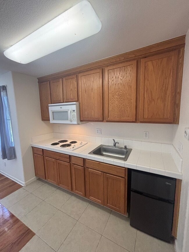 Photo - 2221 Versailles St