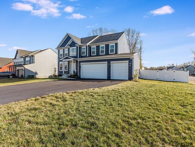 Photo - Luxurious Living Lewis Style: A Spacious 5-Bedroom Home with Modern Elegance