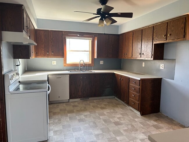 Photo - Spacious 4-Bedroom Country Home – Pet Frie...