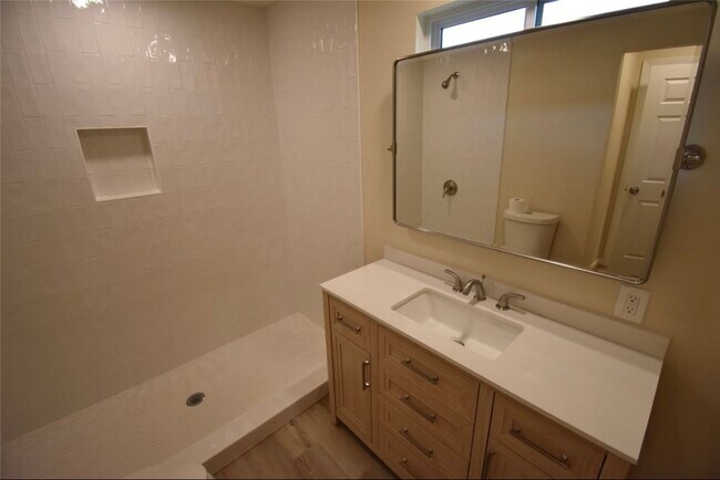 Photo - 1212 N College St