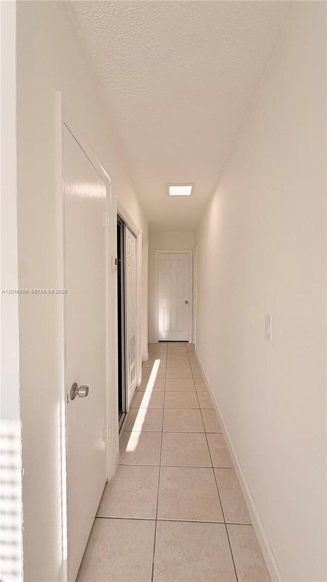 Photo - 2540 NE 181st St Unidad 2542