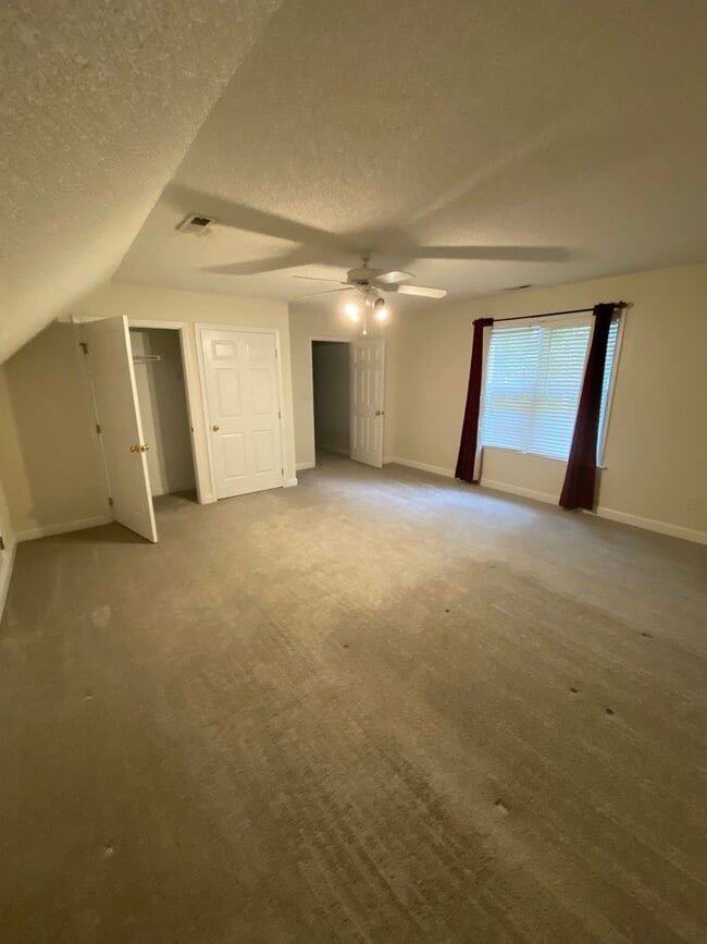 Photo - 2425 Laurel Falls Ln