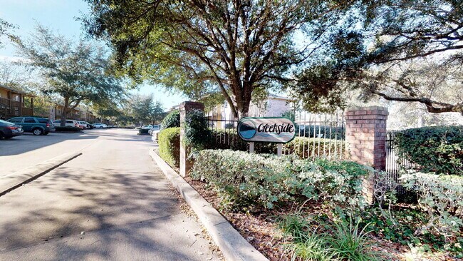 Building Photo - Coastal Comfort Awaits: Spacious 2-Bed, 2-Bath Retreat in Fort Walton Beach! Unit 4