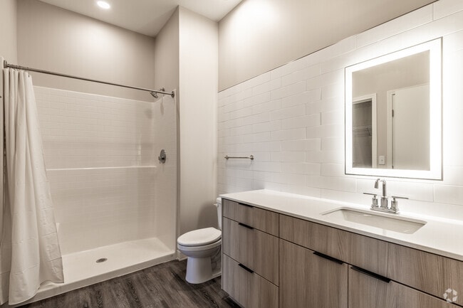 1BR, 1BA - 630SF - Bathroom