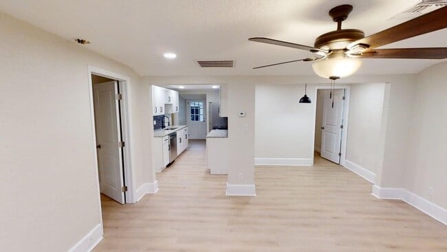 Photo - lovely 3/1 house with fence yard
