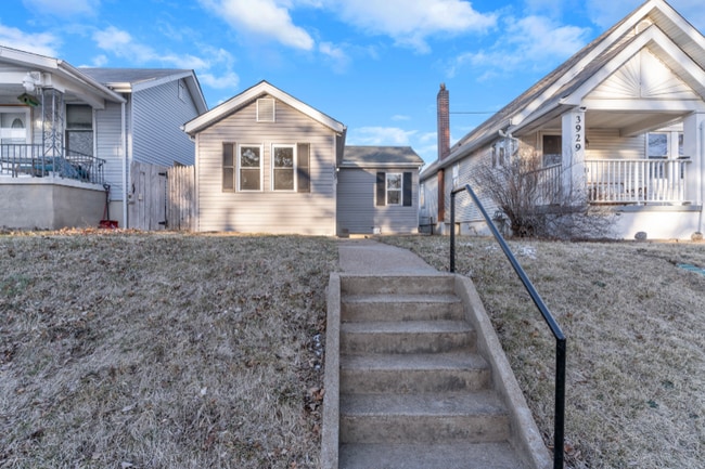 Photo - 3933 Walsh St