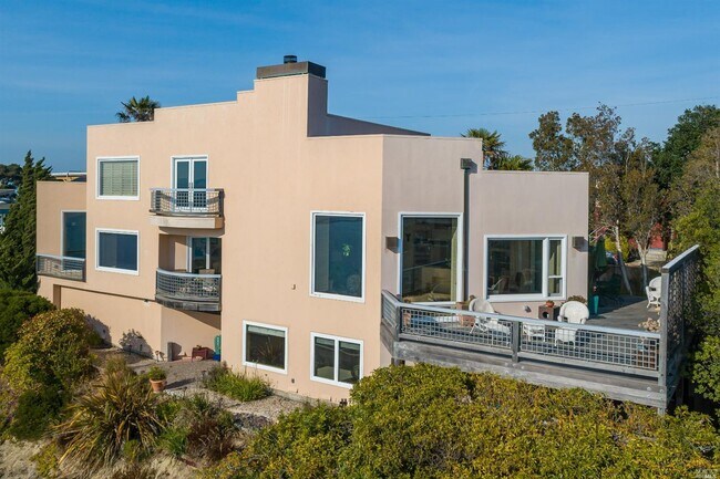 Photo - 245 Water St