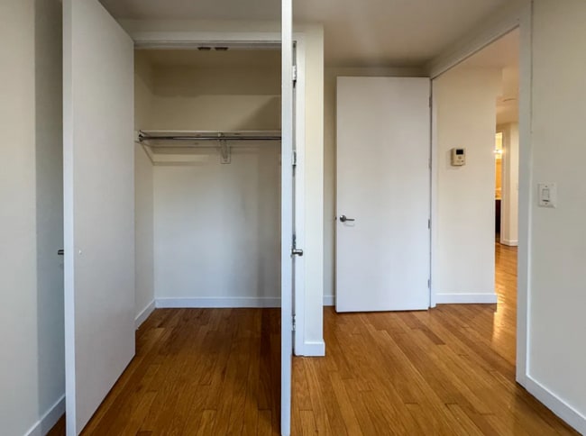 Photo - 924 Metropolitan Ave Apartamento Unidad 301