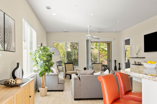 80528 Avenida San Fernando