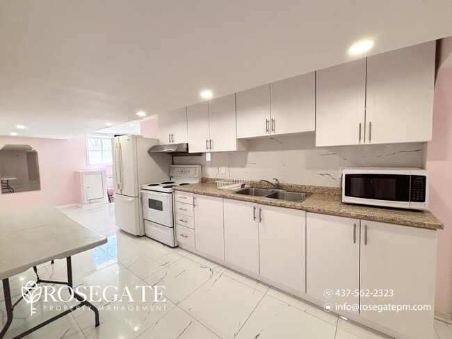 Photo - Spacious 2+Den Basement Apartment with Parking – Flat Utilities – Barrie Unit 2