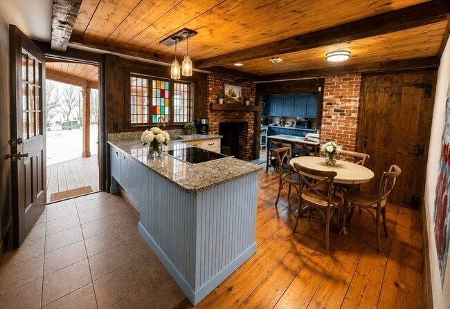 Photo - 215 Sohier St