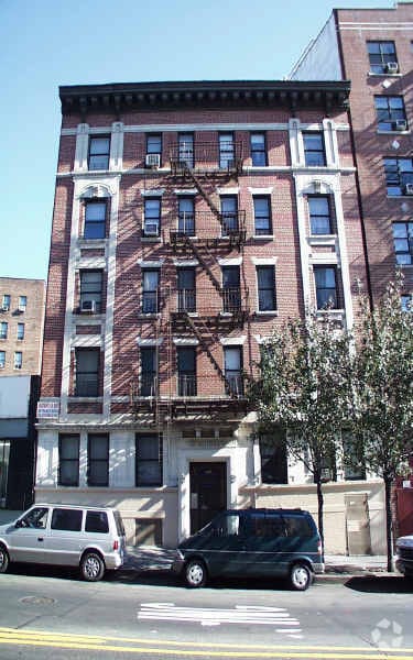 261 E Burnside Avenue - 261 E Burnside Ave Apartments