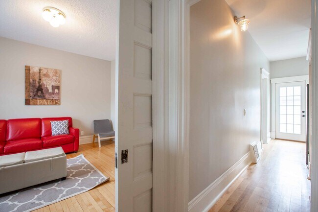 Photo - 733 E 27th St