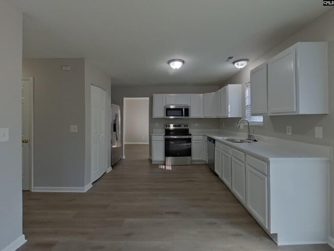 Photo - 925 Schofield Ln