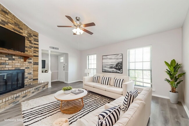 8806 Linda Vista Dr
