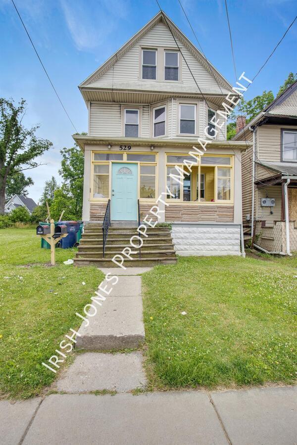 Building Photo - 529 Winslow Ave Unit Upper