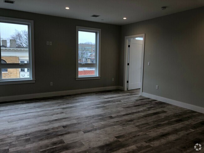 Building Photo - 1464 Tremont St Unit 404 Rental