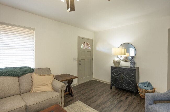 Photo - 523 Pitt Moore Rd