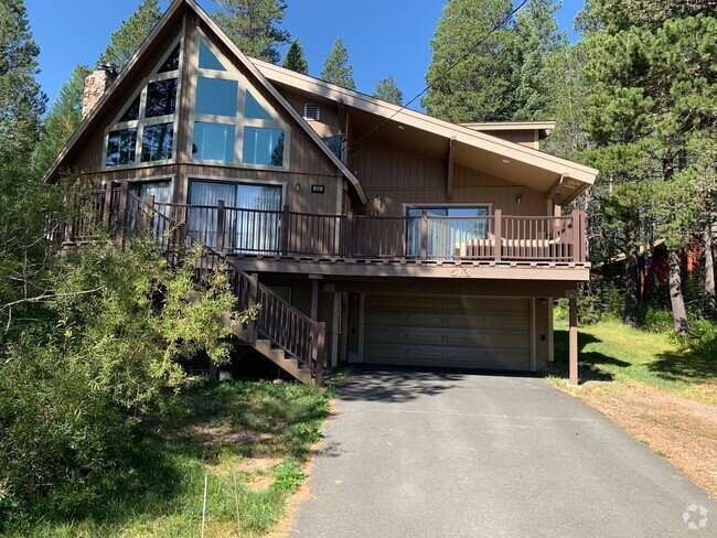 Building Photo - Beautiful large home available for a 3-6 m...