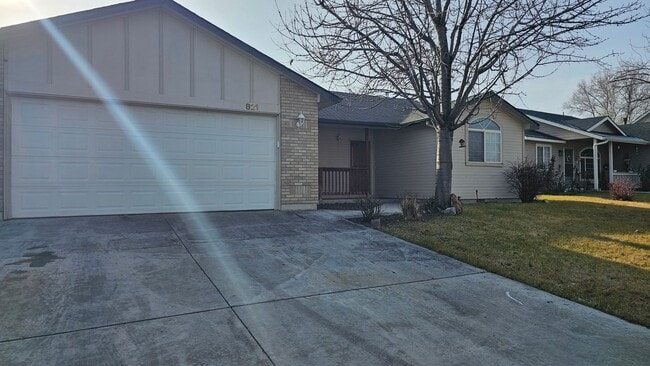 Building Photo - Rare Single-Level 3BR Home w/ Yard & 2-Car Garage