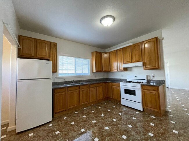 Photo - 682 W MacArthur Blvd