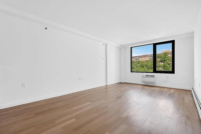 Photo - 91-16 Shore Front Pkwy