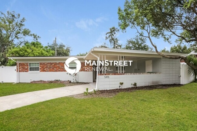 Building Photo - 3 Bedroom Pet-Friendly Home in Orlando, FL with Main Street Renewal