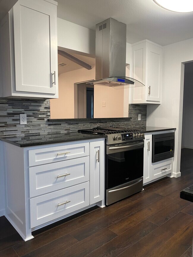 Gas air/fry convection oven with microwave - 510 Ridgegate Dr