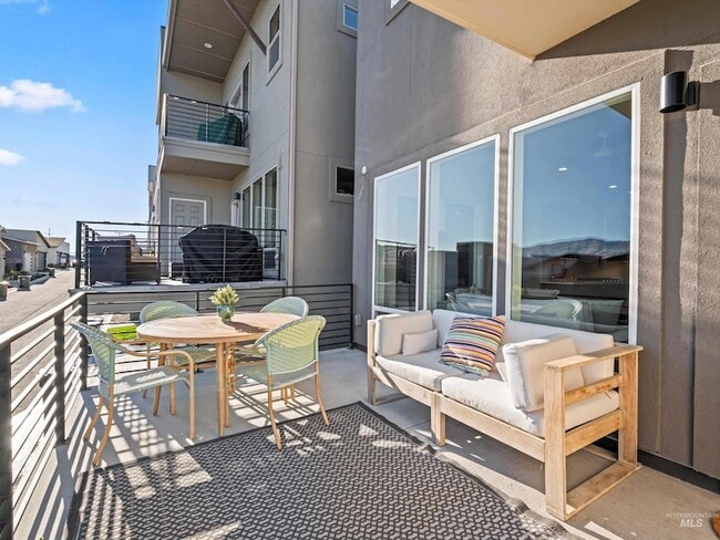 Photo - 1251 E Echelon Rdg Ln